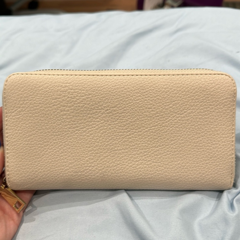 White Wallet